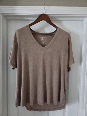 American Eagle Outfitters Women's Soft & Sexy V-Neck Tee in Scout Khaki